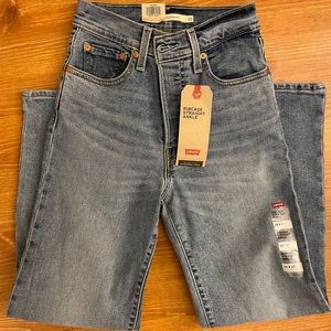New Levi’s Ribcage Straight Ankle Jeans, Size 25